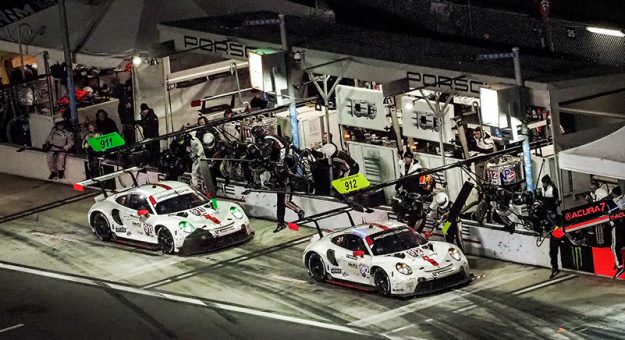#911 Porsche GT Team Porsche 911 RSR - 19, GTLM: Matt Campbell, Nick Tandy, Fred Makowiecki, #912 Porsche GT Team Porsche 911 RSR - 19, GTLM: Laurens Vanthoor, Earl Bamber, Mathieu Jaminet, pit stop