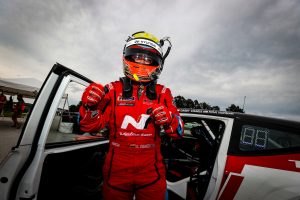 #33 Bryan Herta Autosport w/ Curb Agajanian Hyundai Veloster N TCR, TCR: Winner Gabby Chaves celebrates