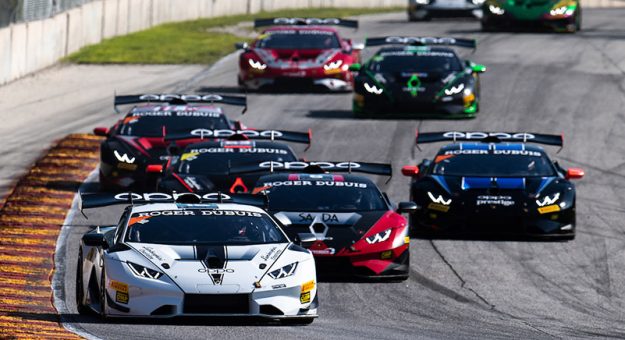 August 6-8, 2020. Lamborghini Super Trofeo, Road America, round 1 race: 16 Madison Snow, Bryan Sellers, Change Racing, Lamborghini Charlotte, Lamborghini Huracan Super Trofeo EVO leads the field at the start