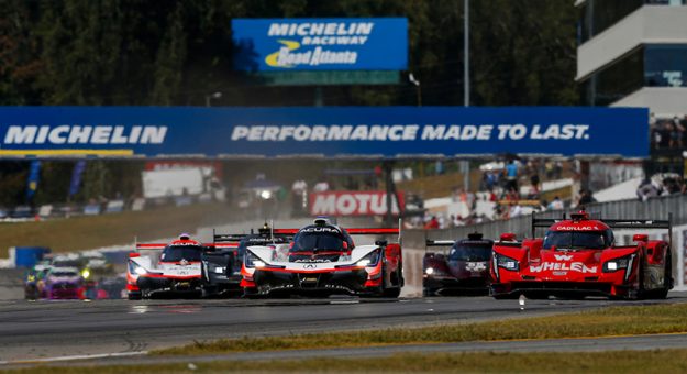 Start, #7 Acura Team Penske Acura DPi, DPi: Helio Castroneves, Ricky Taylor, Graham Rahal, #31 Whelen Engineering Racing Cadillac DPi, DPi: Felipe Nasr, Pipo Derani, Eric Curran