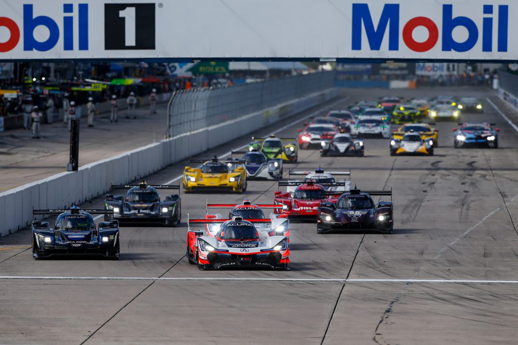 Race Start, #7 Acura Team Penske Acura DPi, DPi: Helio Castroneves, Ricky Taylor, Alexander Rossi