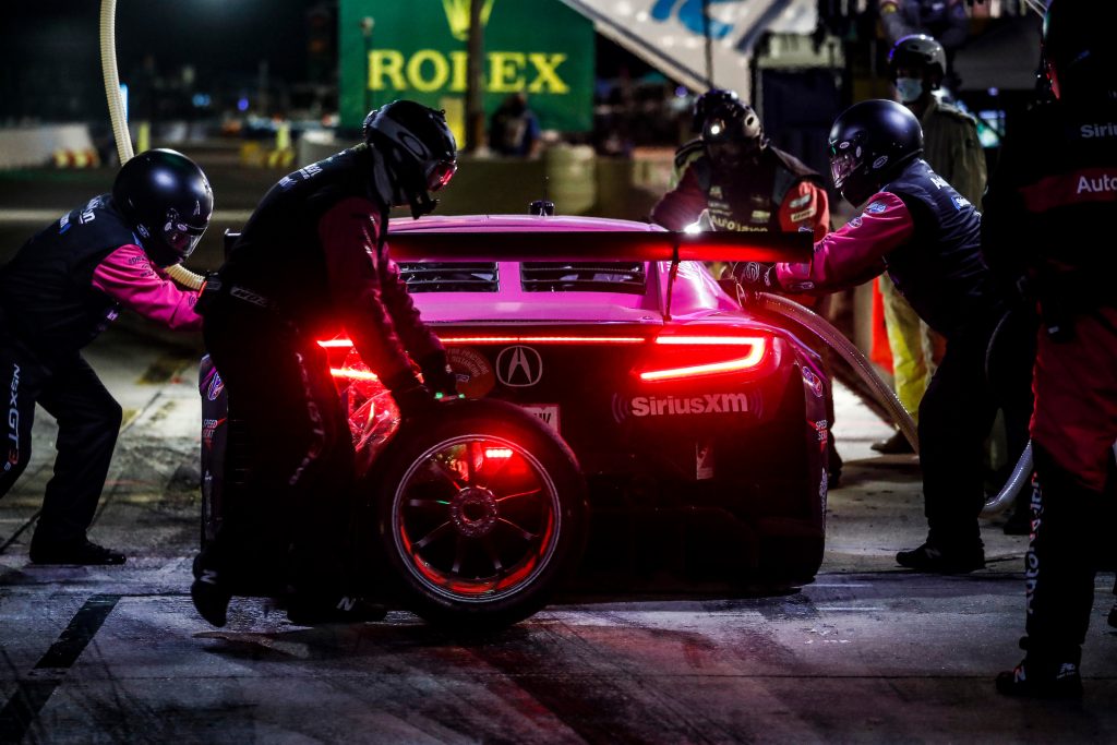 #86 Meyer Shank Racing w/Curb-Agajanian Acura NSX GT3, GTD: Mario Farnbacher, Matt McMurry, Shinya Michimi, pit stop