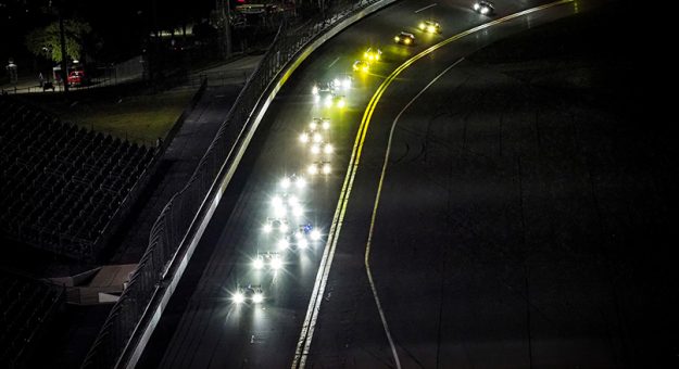 Night racing, #77 Mazda Team Joest Mazda DPi, DPi: Oliver Jarvis, Tristan Nunez, Olivier Pla, restart
