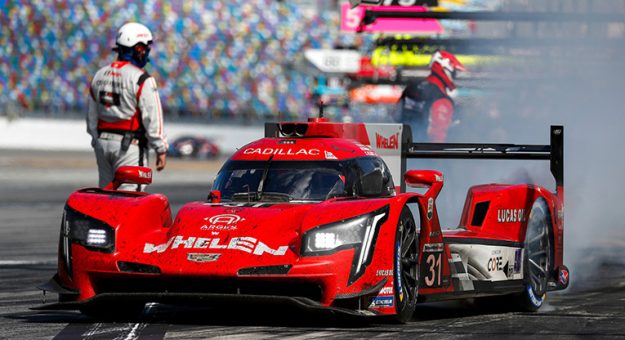 #31 Whelen Engineering Racing Cadillac DPi, DPi: Pit Stop, Chase Elliott, Mike Conway, Felipe Nasr, Pipo Derani