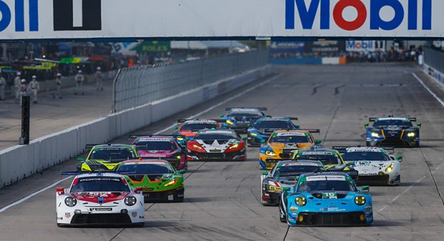 Race Start, #912 Porsche GT Team Porsche 911 RSR - 19, GTLM: Laurens Vanthoor, Earl Bamber, #16 Wright Motorsports Porsche 911 GT3 R, GTD: Ryan Hardwick, Patrick Long, Jan Heylen