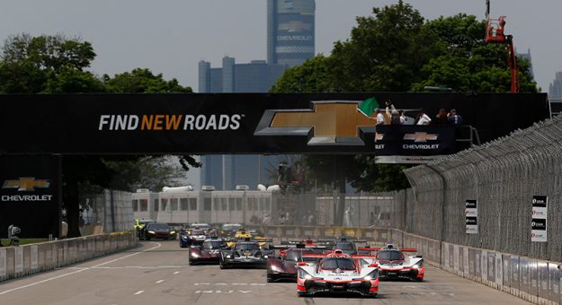 #6 Acura Team Penske Acura DPi, DPi: Juan Pablo Montoya, Dane Cameron leads at the start