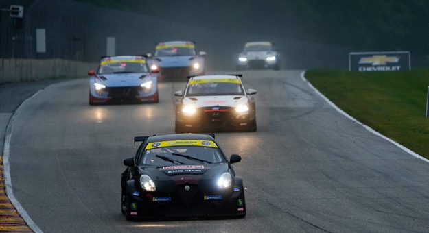 #5: KMW Motorsports with TMR Engineering Alfa Romeo Giulietta Veloce TCR, TCR: Roy Block, Tim Lewis
