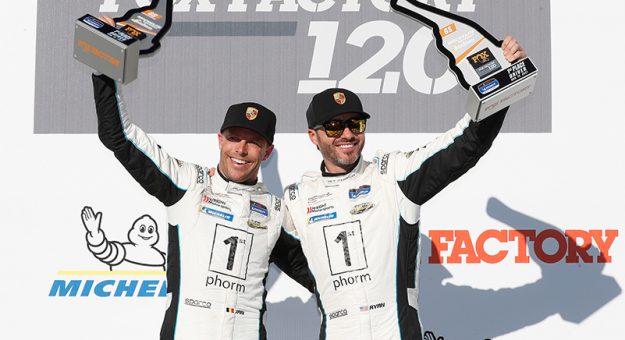 #16: Wright Motorsports Porsche 718 Cayman GT4 Clubsport, GS: Ryan Hardwick, Jan Heylen, podium