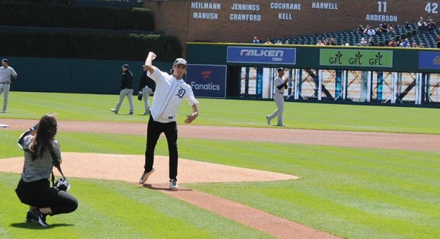 Nunez Throwing First Pitch 2022 04 22