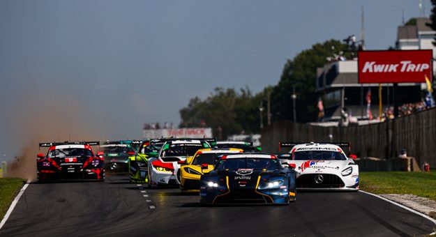 Race Start, #23: Heart of Racing Team, Aston Martin Vantage GT3, GTD PRO: Ross Gunn, Alex Riberas