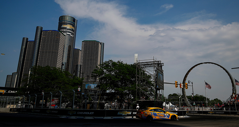 Simulators Help Drivers Get Ready for the Real Thing at Detroit