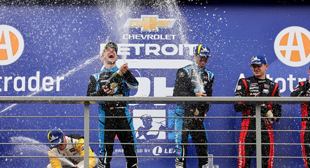 #10: Wayne Taylor Racing with Andretti, Acura ARX-06, GTP: Ricky Taylor, Filipe Albuquerque, podium