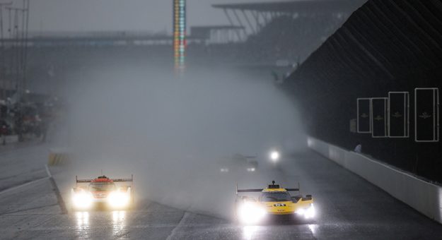 #01: Cadillac Racing, Cadillac V-Series.R, GTP: Renger van der Zande, Sebastien Bourdais