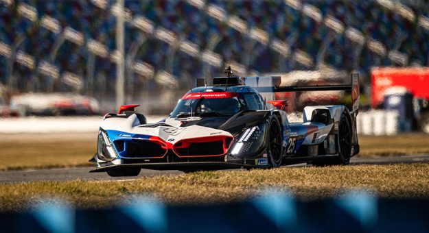 #25: BMW M Team RLL, BMW M Hybrid V8, GTP: Marco Wittmann, Sheldon van der Linde, Robin Frijns, Rene Rast