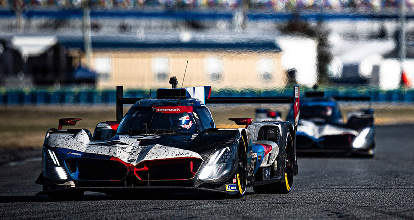 Dirty, #25: BMW M Team RLL, BMW M Hybrid V8, GTP: Marco Wittmann, Sheldon van der Linde, Robin Frijns, Rene Rast