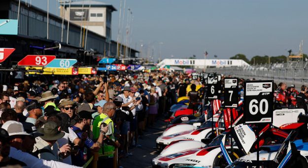 Grid, fan walk, #60: Acura Meyer Shank Racing w/Curb Agajanian, Acura ARX-06, GTP: Tom Blomqvist, Colin Braun, Scott Dixon