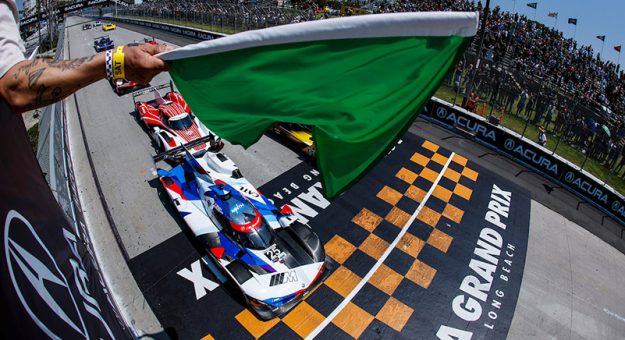 #25: BMW M Team RLL, BMW M Hybrid V8, GTP: Connor De Phillippi, Nick Yelloly, #01: Cadillac Racing, Cadillac V-Series.R, GTP: Renger van der Zande, Sebastien Bourdais take the green flag at the start