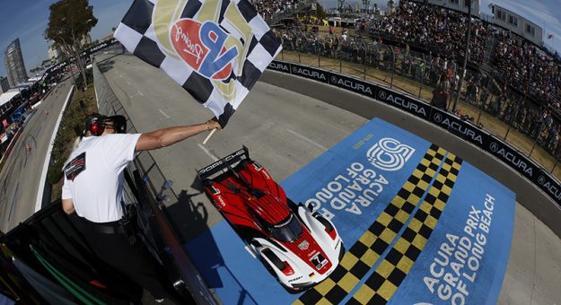 #7: Porsche Penske Motorsports, Porsche 963, GTP: Felipe Nasr, Nick Tandy takes the checkered flag