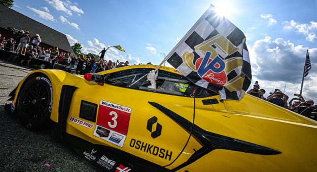 #3: Corvette Racing by Pratt Miller Motorsports, Corvette Z06 GT3.R, GTD PRO: Antonio Garcia, Alexander Sim