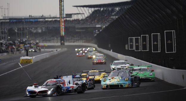 #25: BMW M Team RLL, BMW M Hybrid V8, GTP: Connor De Phillippi, Nick Yelloly
