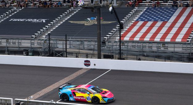 Winner, #44: Accelerating Performance, McLaren Artura GT4, GS: Moisey Uretsky, Michael Cooper, takes the checkered flag