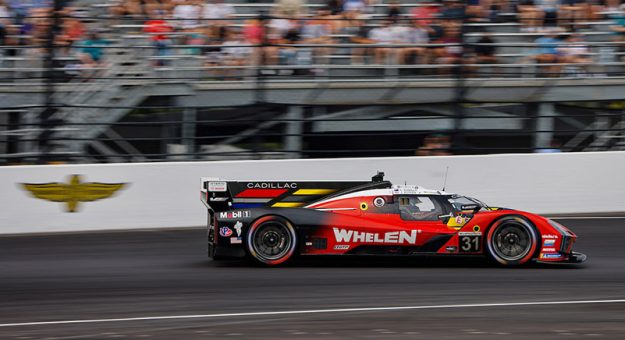 #31: Cadillac Whelen, Cadillac V-Series.R, GTP: Jack Aitken, Earl Bamber, Frederik Vesti