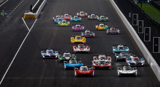 Green Flag, GTP, #31: Cadillac Whelen, Cadillac V-Series.R, GTP: Jack Aitken, Earl Bamber, Frederik Vesti, #40: Cadillac Wayne Taylor Racing, Cadillac V-Series.R, GTP: Jordan Taylor, Louis Deletraz, #93: Acura Meyer Shank Racing w/Curb Agajanian, Acura ARX-06, GTP: Renger van der Zande, Nick Yelloly, Kaku Ohta