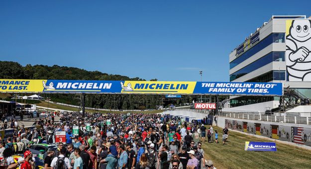 Fans, Grid walk, Michelin Tower
