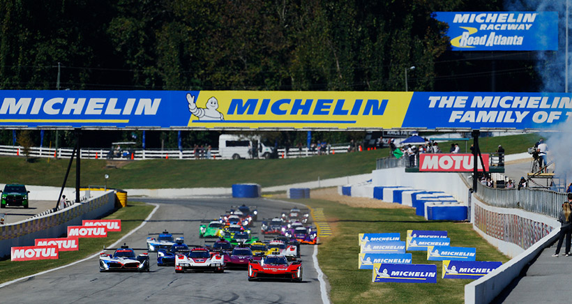 #31: Whelen Cadillac Racing, Cadillac V-Series.R, GTP: Pipo Derani, Jack Aitken, Tom Blomqvist, leads the field at the start of the race.
