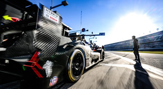 #25: BMW M Team WRT, BMW M Hybrid V8, GTP: Robin Frijns, Kevin Magnussen, Dries Vanthoor, Marco Wittmann, Rene Rast