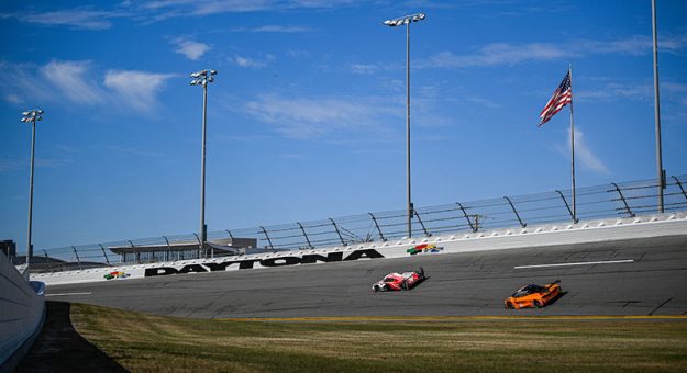 #6: Porsche Penske Motorsport, Porsche 963, GTP: Laurens Vanthoor, Kevin Estre, Matt Campbell, #59: RLL Team McLaren, McLaren 720S GT3 EVO, GTD Pro: Max Esterson, Nikita Johnson, Juri Vips, Dean MacDonald