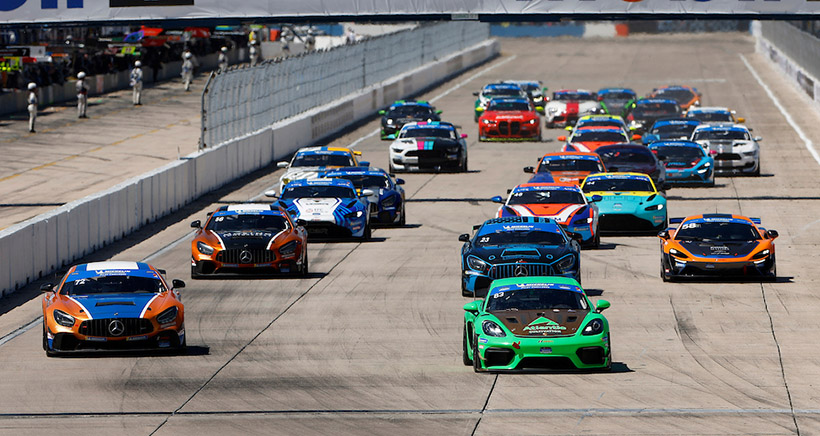 #72: Murillo Racing, Mercedes AMG GT GT4, GS: Kenny Murillo, Christian Szymczak, #83: BGB Motorsports, Porsche 718 GT4 RS CS, GS: Thomas Collingwood, Spencer Pumpelly, start