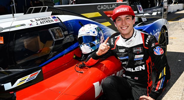 #31: Cadillac Whelen, Cadillac V-Series.R, GTP: Jack Aitken, Earl Bamber, Frederik Vesti, Motul Pole Award