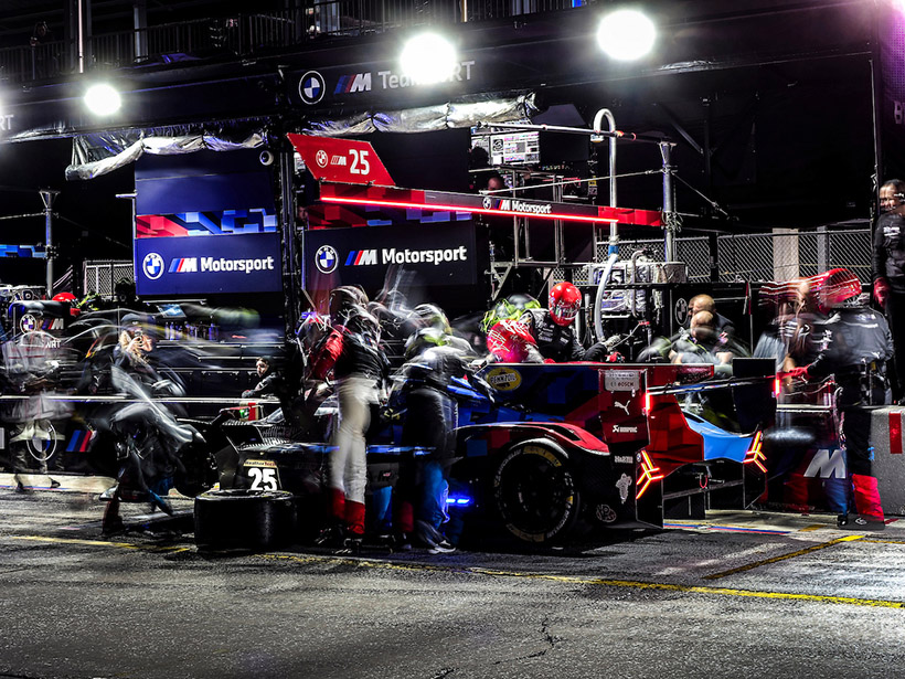 #25: BMW M Team WRT, BMW M Hybrid V8, GTP: Philipp Eng, Marco Wittmann, Kevin Magnussen, pit stop