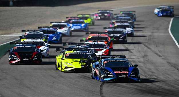 1 Danny Formal, Hampus Eriksson, Wayne Taylor Racing Lamborghini WTR, Lamborghini Palm Beach, Lamborghini Huracan Super Trofeo Evo2 leads 29 Elias De La Torre, Will Bamber, TR3 Racing, Lamborghini Miami, Lamborghini Huracan Super Trofeo Evo2 at the start of the race