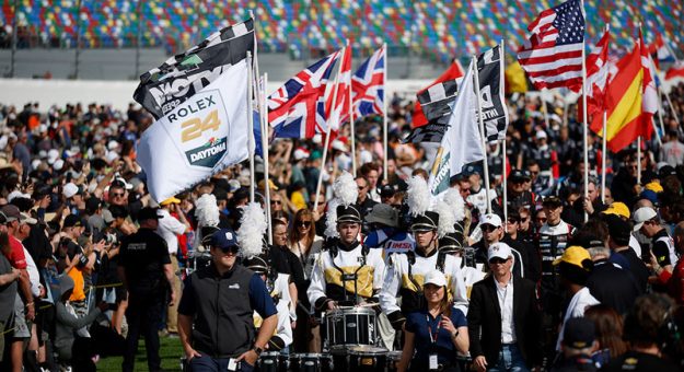 Grid walk, fans, parade