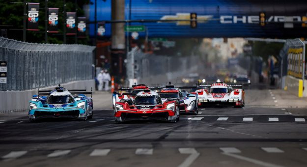#60: Acura Meyer Shank Racing w/Curb Agajanian, Acura ARX-06, GTP: Tom Blomqvist, Colin Braun, #93: Acura Meyer Shank Racing w/Curb Agajanian, Acura ARX-06, GTP: Renger van der Zande, Nick Yelloly, #24: BMW M Team RLL, BMW M Hybrid V8, GTP: Philipp Eng, Dries Vanthoor,, #25: BMW M Team RLL, BMW M Hybrid V8, GTP: Marco Wittmann, Sheldon van der Linde race into the first turn at the start