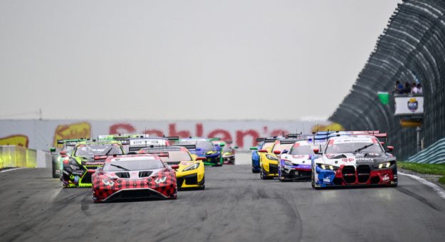 GTD Start #9: Pfaff Motorsports, Lamborghini Huracan GT3 EVO2, GTD PRO: Andrea Caldarelli, Sandy Mitchell