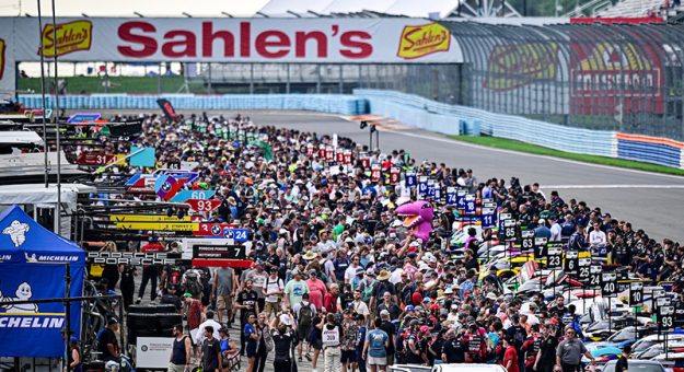 Grid Walk, Fans