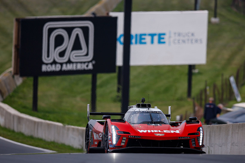 #31: Cadillac Whelen, Cadillac V-Series.R, GTP: Jack Aitken, Earl Bamber