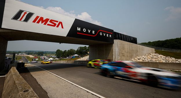 #48: Paul Miller Racing, BMW M4 GT3 EVO, GTD PRO: Dan Harper, Max Hesse, Move Over