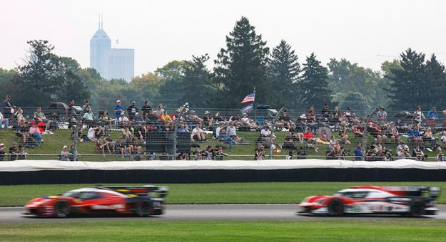 #31: Cadillac Whelen, Cadillac V-Series.R, GTP: Jack Aitken, Earl Bamber, Frederik Vesti, #93: Acura Meyer Shank Racing w/Curb Agajanian, Acura ARX-06, GTP: Renger van der Zande, Nick Yelloly, Kaku Ohta
