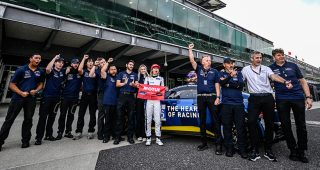#26: Heart of Racing Team, Aston Martin Vantage AMR GT4 Evo, GS: Hannah Grisham, Hannah Greenemeier, Motul Pole Award, Team Photo