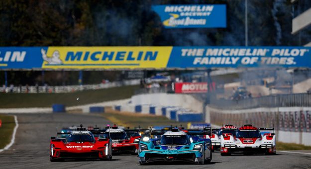 Race Start, #60: Acura Meyer Shank Racing w/Curb Agajanian, Acura ARX-06, GTP: Tom Blomqvist, Colin Braun, Scott Dixon