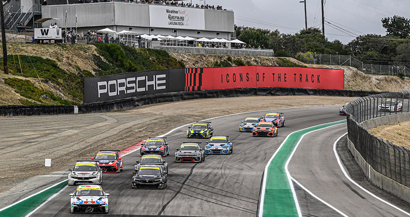 #33: Bryan Herta Autosport with Curb Agajanian, Hyundai Elantra N TCR, TCR: Bryson Morris, Mason Filippi, TCR Start